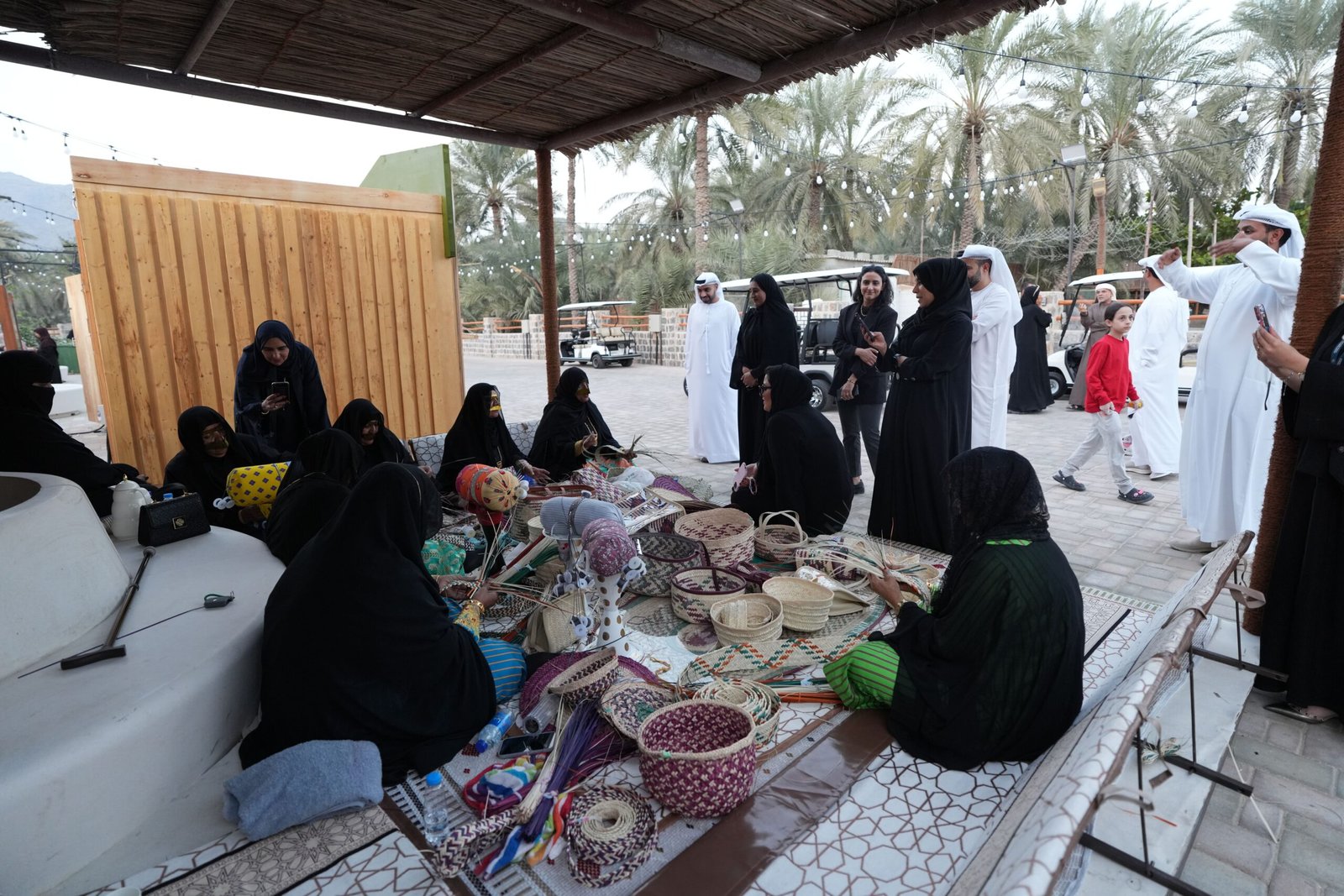 "الاتحاد النسائي" يزور "قدفع" للتعريف ببرامجه ضمن مشروع "قرى الإمارات" 1 "الاتحاد النسائي" يزور "قدفع" للتعريف ببرامجه ضمن مشروع "قرى الإمارات"