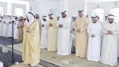 ولي عهد أم القيوين يؤدي صلاة الاستسقاء