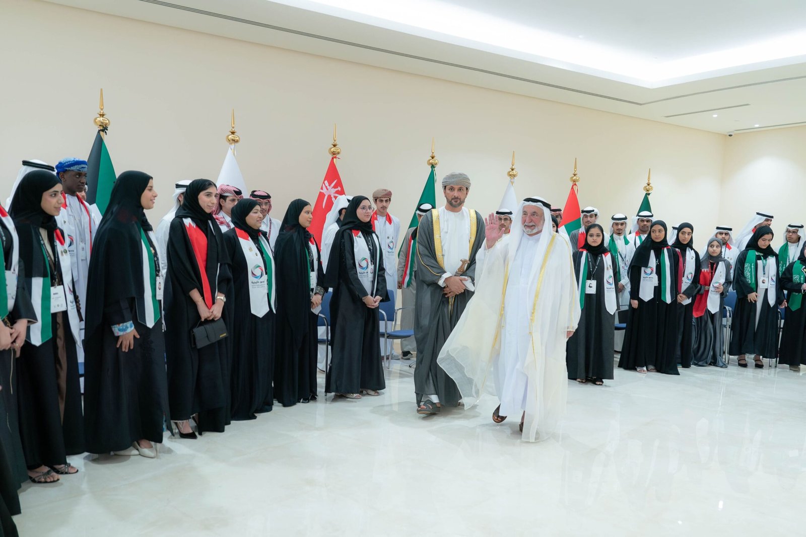 حاكم الشارقة يستقبل المشاركين في برنامج جسور خليجية 1 حاكم الشارقة يستقبل المشاركين في برنامج جسور خليجية
