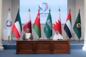 حاكم الشارقة يستقبل المشاركين في برنامج جسور خليجية