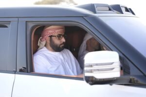 ولي عهد أم القيوين يزور مزانية الإبل في مهرجان محمد بن زايد لسباقات الهجن
