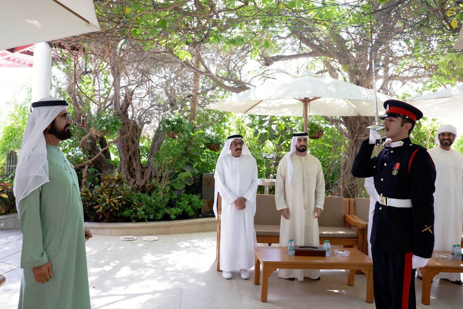 نائب رئيس الدولة يلتقي محمد بن راشد بن محمد بن راشد ويهنئه بالتخرج بتفوق من أكاديمية ساندهيرست العسكرية 1 نائب رئيس الدولة يلتقي محمد بن راشد بن محمد بن راشد ويهنئه بالتخرج بتفوق من أكاديمية ساندهيرست العسكرية