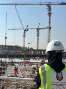 بلدية مدينة أبوظبي تنفذ حملة تفتيشية على الرافعات البرجية في المواقع الإنشائية الجديدة
