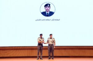 مدير عام شرطة أبوظبي يكرم الفائزين في الدورة (7) لـ"جائزة المدير العام للتميز"