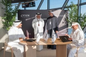 ولي عهد أبوظبي وولي عهد البحرين يشهدان توقيع شراكة استراتيجية بين “سايفن” و“ممتلكات” وصفقة استحواذ على "ماكلارين"