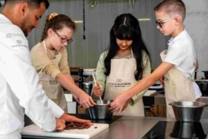 إطلاق حصص طهي احتفالية في استوديو "إيكول دوكاس" أبوظبي لموسم الأعياد