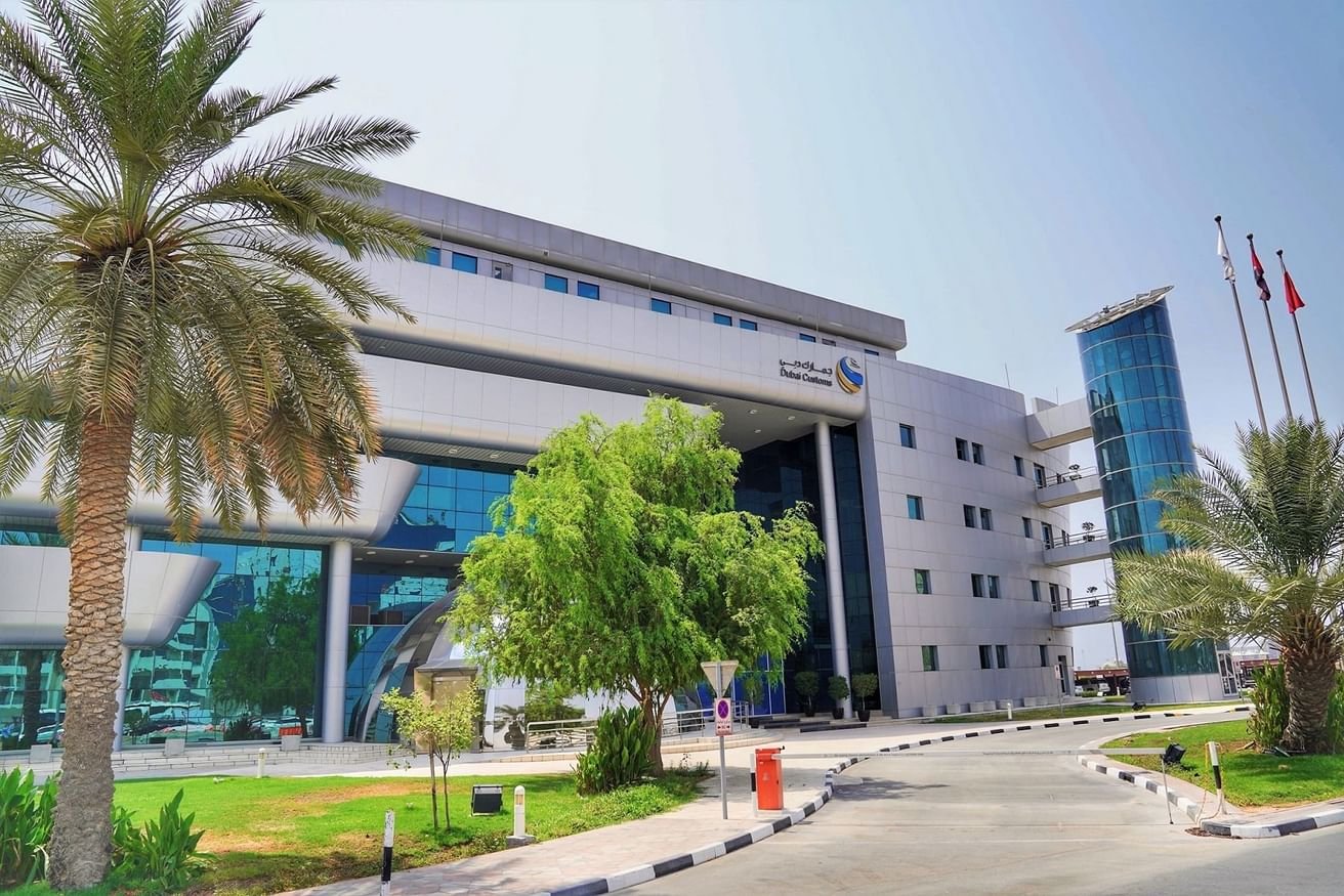 جمارك دبي تتعامل مع 1.23 مليون حقيبة على متن 187 باخرة سياحية من يناير حتى نوفمبر 1 جمارك دبي تتعامل مع 1.23 مليون حقيبة على متن 187 باخرة سياحية من يناير حتى نوفمبر