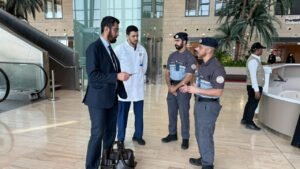 شرطة أبوظبي تنفذ محاضرات "درب السلامة 2" في مستشفيات العين 2 شرطة أبوظبي تنفذ محاضرات "درب السلامة 2" في مستشفيات العين
