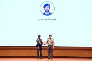 مدير عام شرطة أبوظبي يكرم الفائزين في الدورة (7) لـ"جائزة المدير العام للتميز"