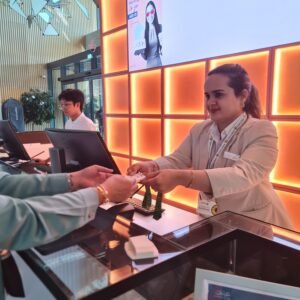 إدارة الضيافة القابضة تنضم إلى برنامج "دوّار الشمس" العالمي لدعم وتمكين أصحاب الإعاقات غير المرئية 2 إدارة الضيافة القابضة تنضم إلى برنامج "دوّار الشمس" العالمي لدعم وتمكين أصحاب الإعاقات غير المرئية