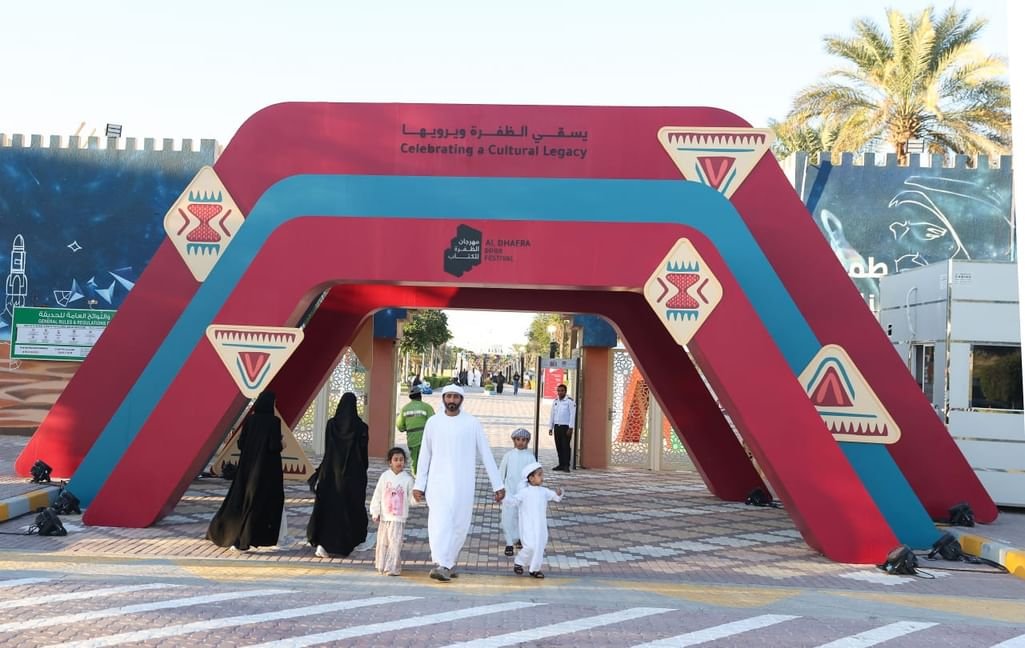 انطلاق فعاليات الدورة الخامسة من مهرجان الظفرة للكتاب 1 انطلاق فعاليات الدورة الخامسة من مهرجان الظفرة للكتاب