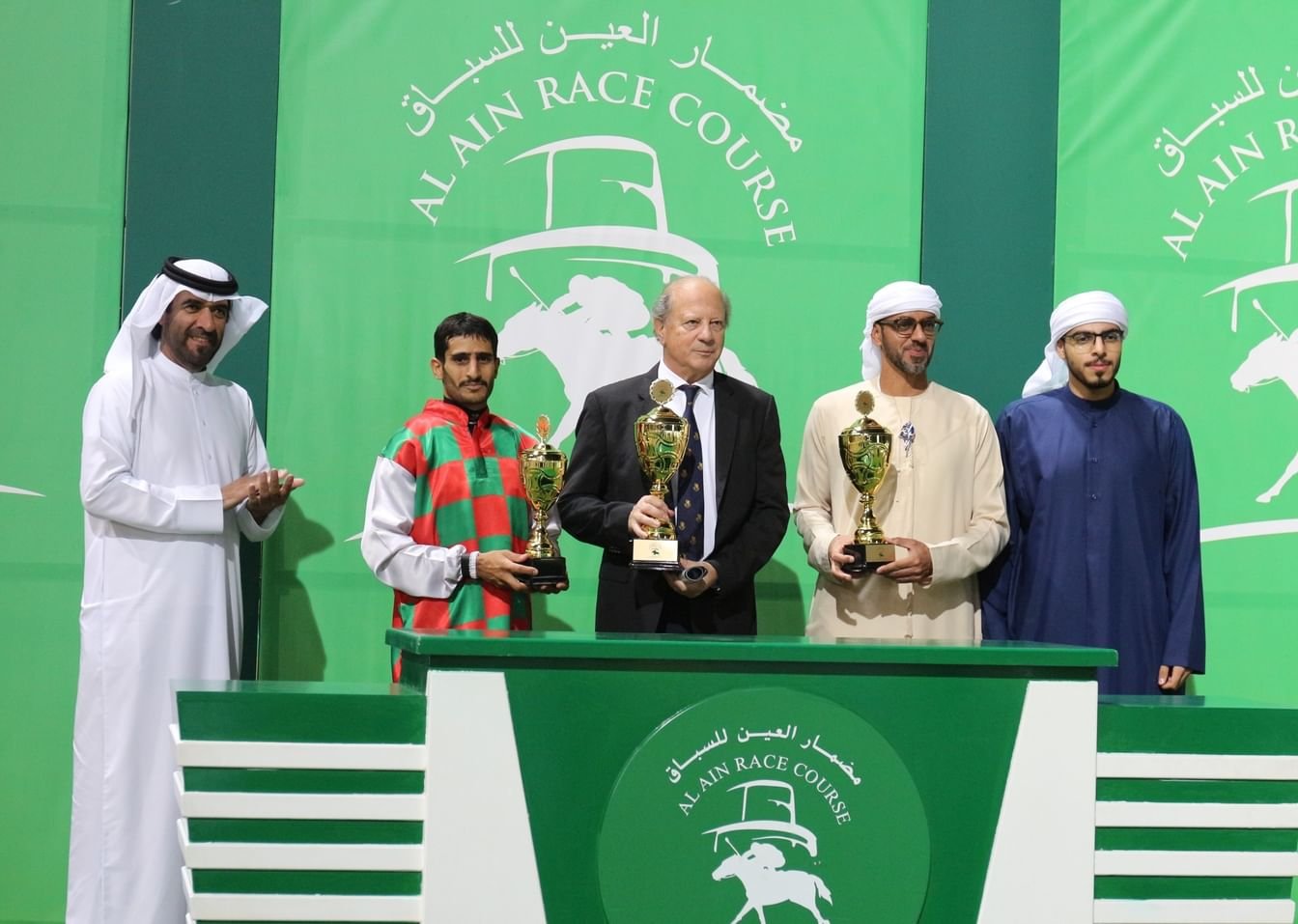 "نايف" و" جولدن" يتوجان بلقبي السباق الرابع للخيول في العين 1 "نايف" و" جولدن" يتوجان بلقبي السباق الرابع للخيول في العين