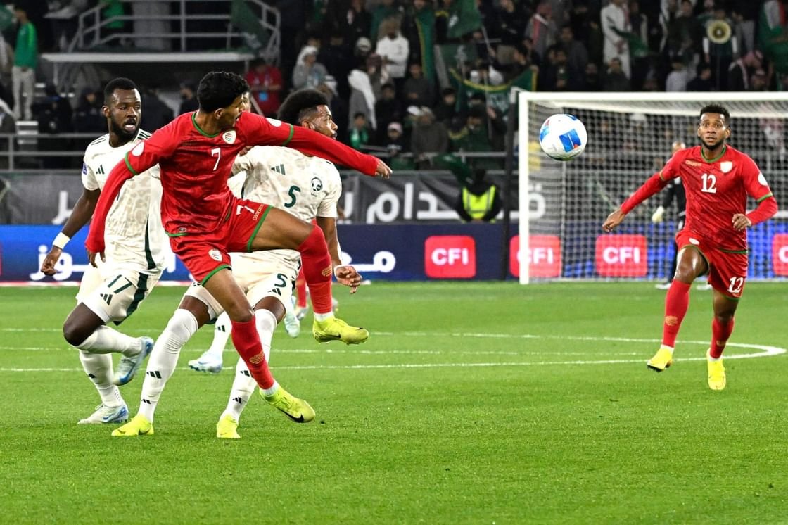 المنتخب العماني يهزم نظيره السعودي ويتأهل إلى نهائي كأس الخليج 1 المنتخب العماني يهزم نظيره السعودي ويتأهل إلى نهائي كأس الخليج