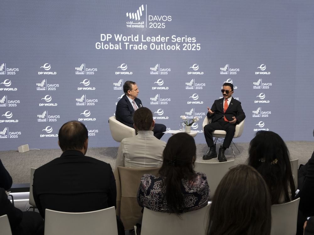 دافوس 2025 .. سلطان بن سليّم يستعرض رؤى تطوير سلاسل إمداد مرنة ومستدامة 1 دافوس 2025 .. سلطان بن سليّم يستعرض رؤى تطوير سلاسل إمداد مرنة ومستدامة