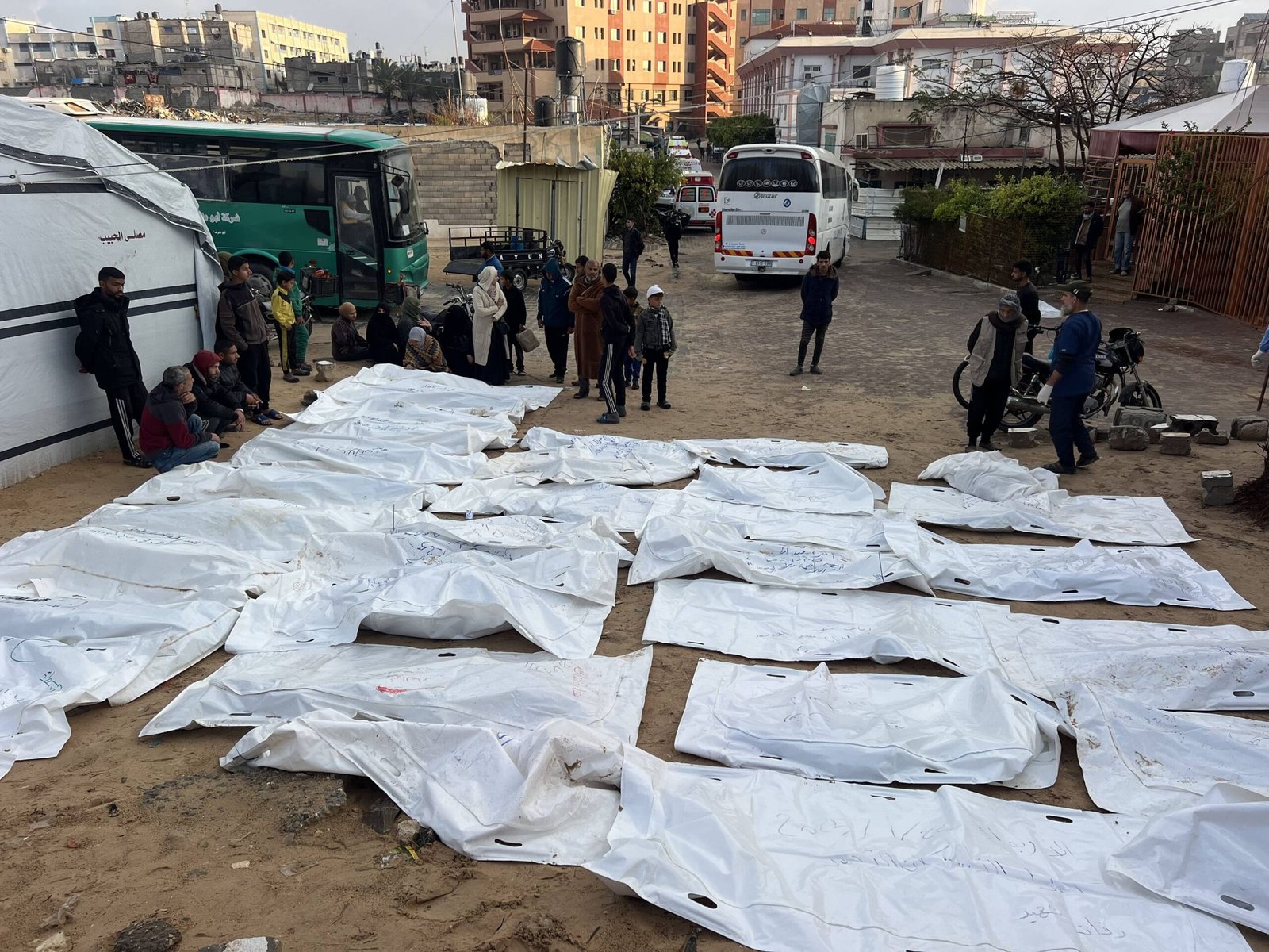 جثامين آلاف الشهداء بغزة لا تزال مفقودة تحت الركام 1 جثامين آلاف الشهداء بغزة لا تزال مفقودة تحت الركام