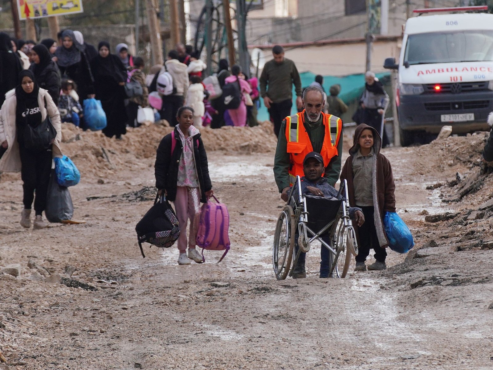 3000 عائلة فلسطينية تنزح من مدينة جنين جراء العدوان الإسرائيلي 1 3000 عائلة فلسطينية تنزح من مدينة جنين جراء العدوان الإسرائيلي