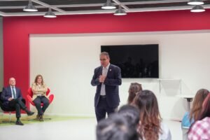جامعة أبوظبي تطلق النسخة الافتتاحية من "برنامج الدراسة الدولية بالخارج"