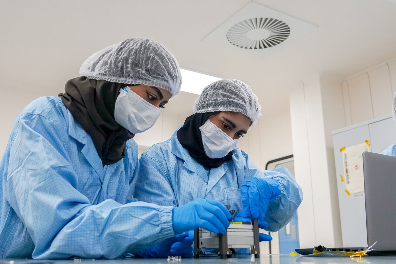 إطلاق "HCT-Sat 1" الشهر الجاري بشراكة بين "كليات التقنية" و "محمد بن راشد للفضاء" 1 إطلاق "HCT-Sat 1" الشهر الجاري بشراكة بين "كليات التقنية" و "محمد بن راشد للفضاء"