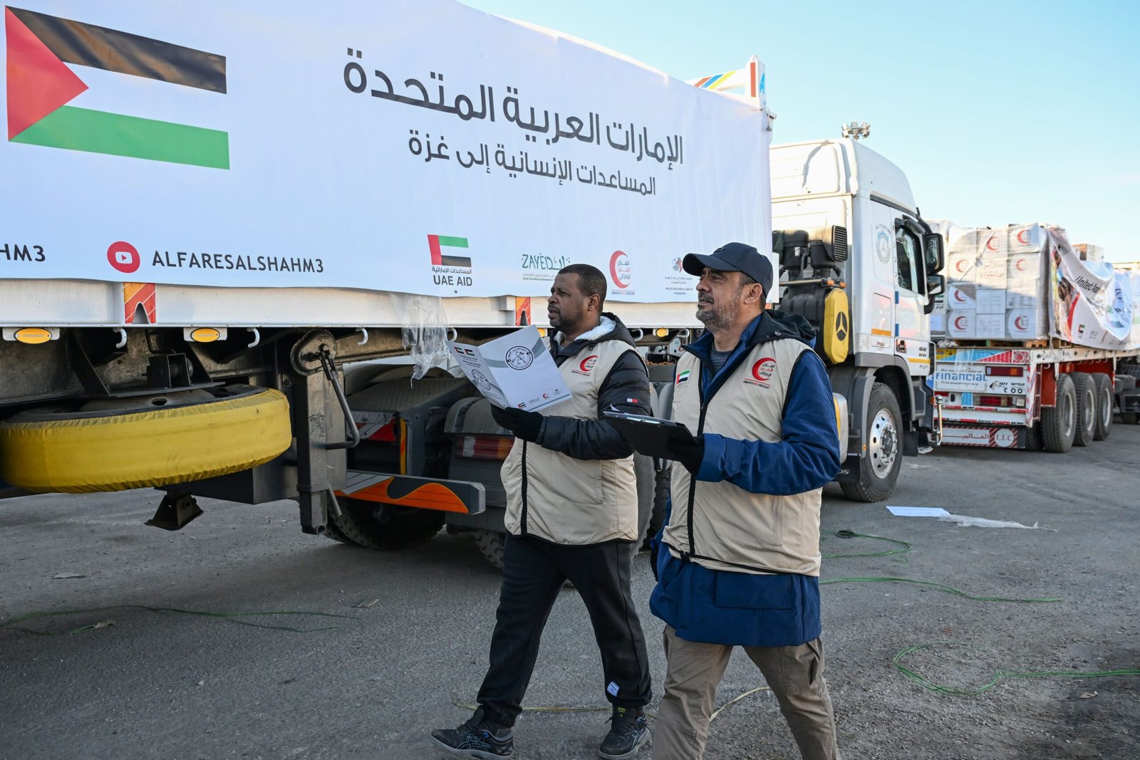 "الفارس الشهم 3".. 100شاحنة مساعدات إماراتية تحمل 1442 طنا تدخل إلى قطاع غزة منذ بداية الهدنة