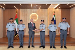 قائد عام شرطة أبوظبي يلتقي السفير اللبناني