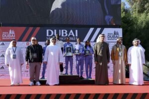 منصور بن محمد يتوج الفائزين في ماراثون دبي