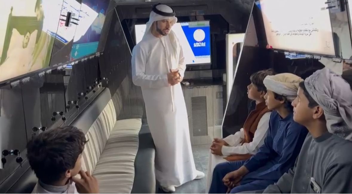 شرطة أبوظبي تعزز وعي زوار مهرجان "مزاينة الظفرة" بمخاطر المخدرات 1 شرطة أبوظبي تعزز وعي زوار مهرجان "مزاينة الظفرة" بمخاطر المخدرات