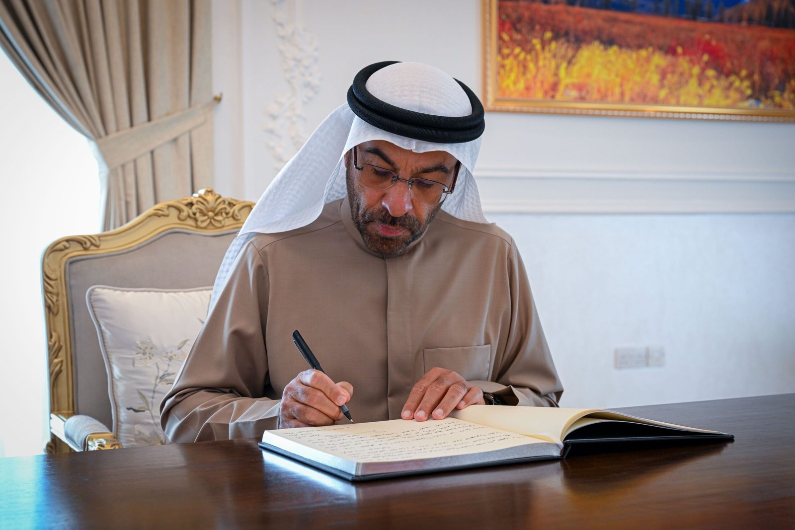 الصايغ يقدم واجب العزاء في وفاة الرئيس المنغولي الأسبق 1 الصايغ