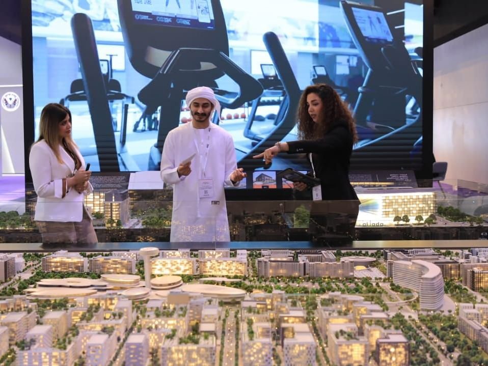 عرض مشاريع عقارية مبتكرة في إمارات الدولة خلال "إيكرس 2025"