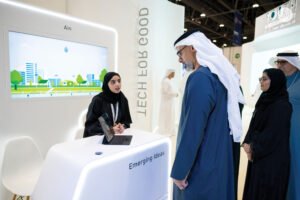 خالد بن محمد بن زايد يزور جناح مركز "شباب من أجل الاستدامة" في "أسبوع أبوظبي للاستدامة 2025"