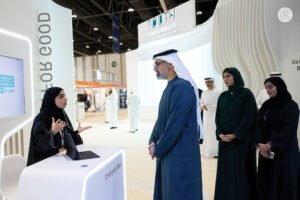 خالد بن محمد بن زايد يزور جناح مركز "شباب من أجل الاستدامة" في "أسبوع أبوظبي للاستدامة 2025"