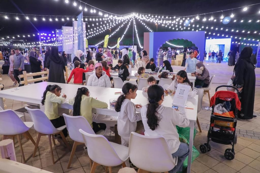 مهرجان درة الساحل الشرقي يواصل فعالياته في الحدائق المعلقة 1 مهرجان درة الساحل الشرقي يواصل فعالياته في الحدائق المعلقة