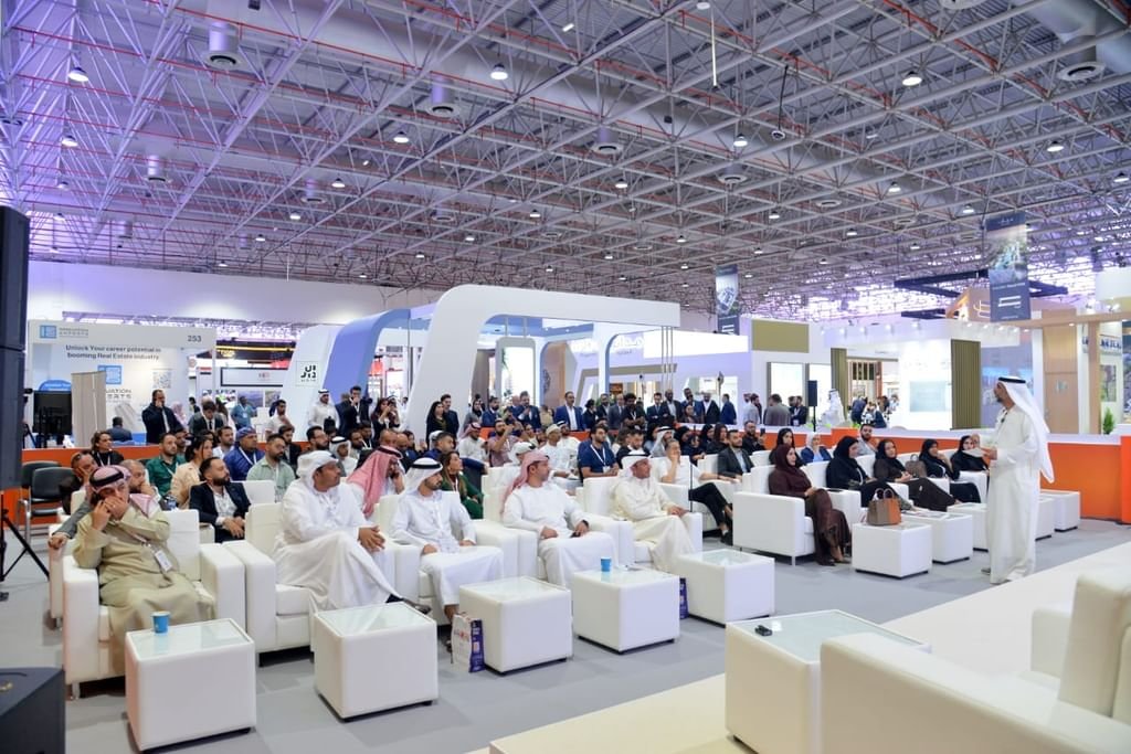 "إيكرس 2025 " يستعرض التشريعات العقارية والتسويق بالذكاء 1 "إيكرس 2025 " يستعرض التشريعات العقارية والتسويق بالذكاء