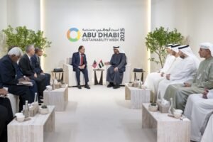 رئيس الدولة يلتقي عدداً من رؤساء الوفود المشاركين في "أسبوع أبوظبي للاستدامة"