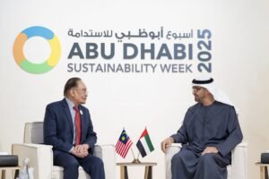 رئيس الدولة يلتقي عدداً من رؤساء الوفود المشاركين في "أسبوع أبوظبي للاستدامة"