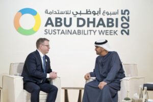 رئيس الدولة يلتقي عدداً من رؤساء الوفود المشاركين في "أسبوع أبوظبي للاستدامة"