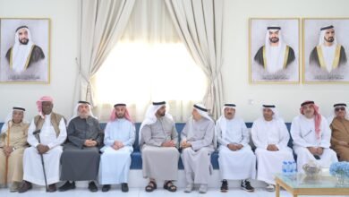 سيف بن زايد يقدم واجب العزاء بوفاة عبد الله الشرفاء