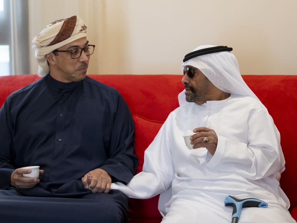 منصور بن زايد يعزي حميد حمد دلموك الظاهري في وفاة زوجته 1 منصور بن زايد يعزي حميد حمد دلموك الظاهري في وفاة زوجته