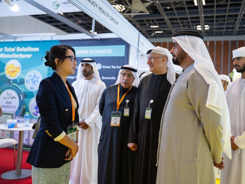 سيف بن زايد يزور "دوفات 2025" ويشهد إطلاق كلية للصيدلة 1 سيف بن زايد يزور "دوفات 2025" ويشهد إطلاق كلية للصيدلة