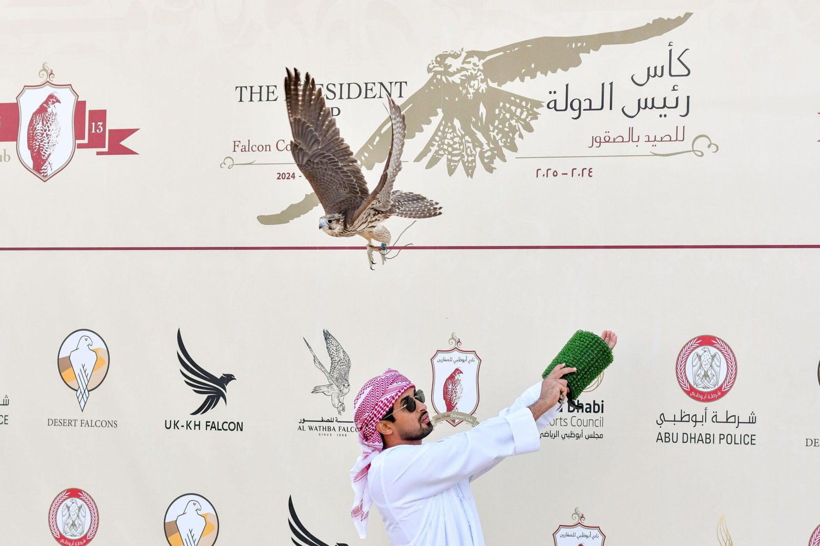 "ليمتيد" يحرز لقب "الرمز" للجير شاهين فرخ فئة العامة المفتوح 1 "ليمتيد" يحرز لقب "الرمز" للجير شاهين فرخ فئة العامة المفتوح