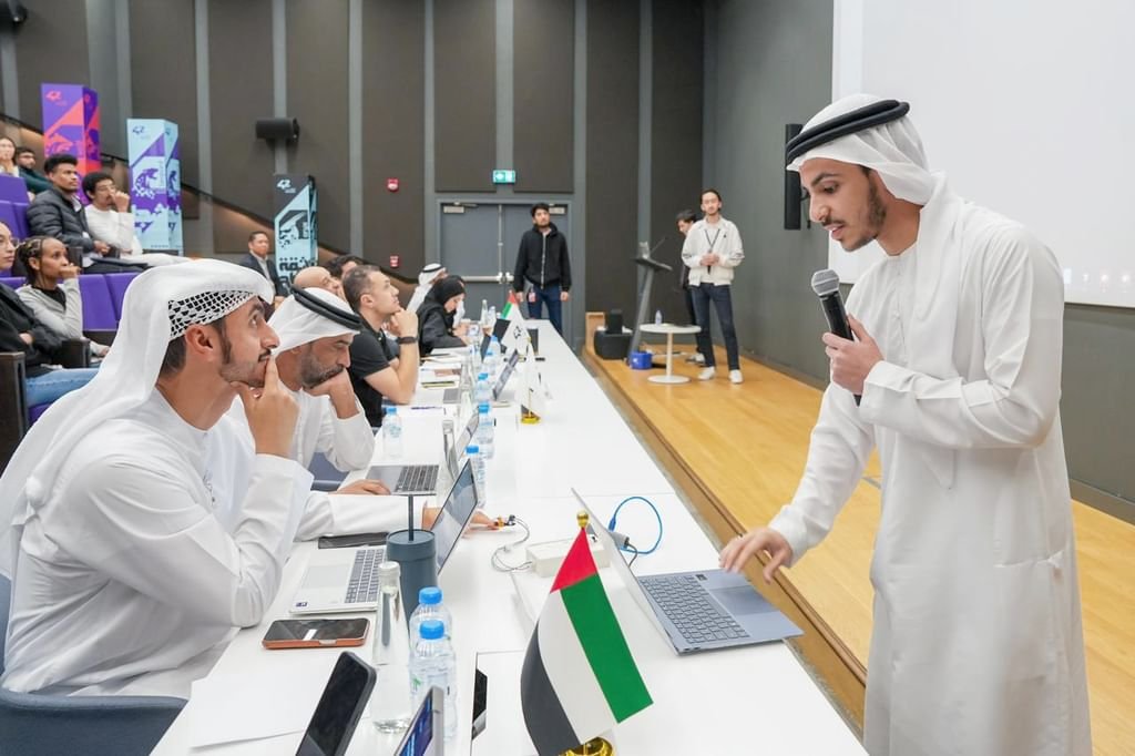 "42 أبوظبي" تنظم هاكاثون الذكاء الاصطناعي بمشاركة 80 طالباً 1 "42 أبوظبي" تنظم هاكاثون الذكاء الاصطناعي بمشاركة 80 طالباً