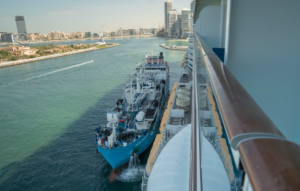 "الموانئ والجمارك" تعلن عن تنفيذ أول عملية تزويد بالغاز الطبيعي المسال (LNG) للسفن في دبي