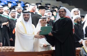 سلطان بن أحمد القاسمي يشهد حفل تخريج طلبة الدراسات العليا بجامعة الشارقة