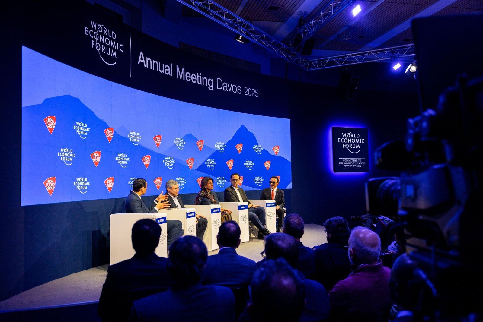 مشاركة فاعلة لموانئ دبي العالمية في دافوس 2025 1 مشاركة فاعلة لموانئ دبي العالمية في دافوس 2025