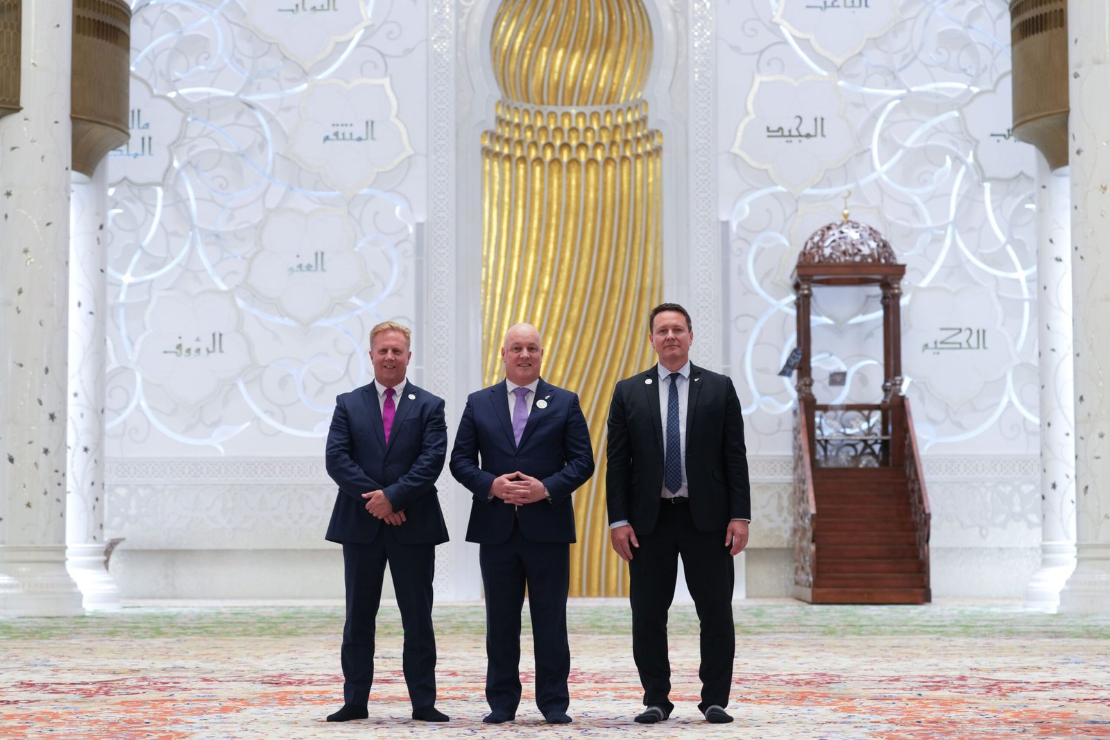 رئيس وزراء نيوزيلندا يزور جامع الشيخ زايد الكبير في أبوظبي 1 رئيس وزراء نيوزيلندا يزور جامع الشيخ زايد الكبير في أبوظبي