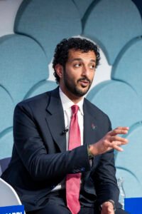 ابن طوق يستعرض المزايا التنافسية للاقتصاد الإماراتي خلال دافوس 2025