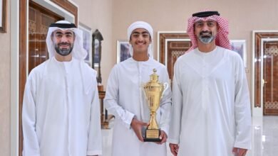 عمار بن حميد يستقبل بطل التجديف الحديث حمد الشامسي