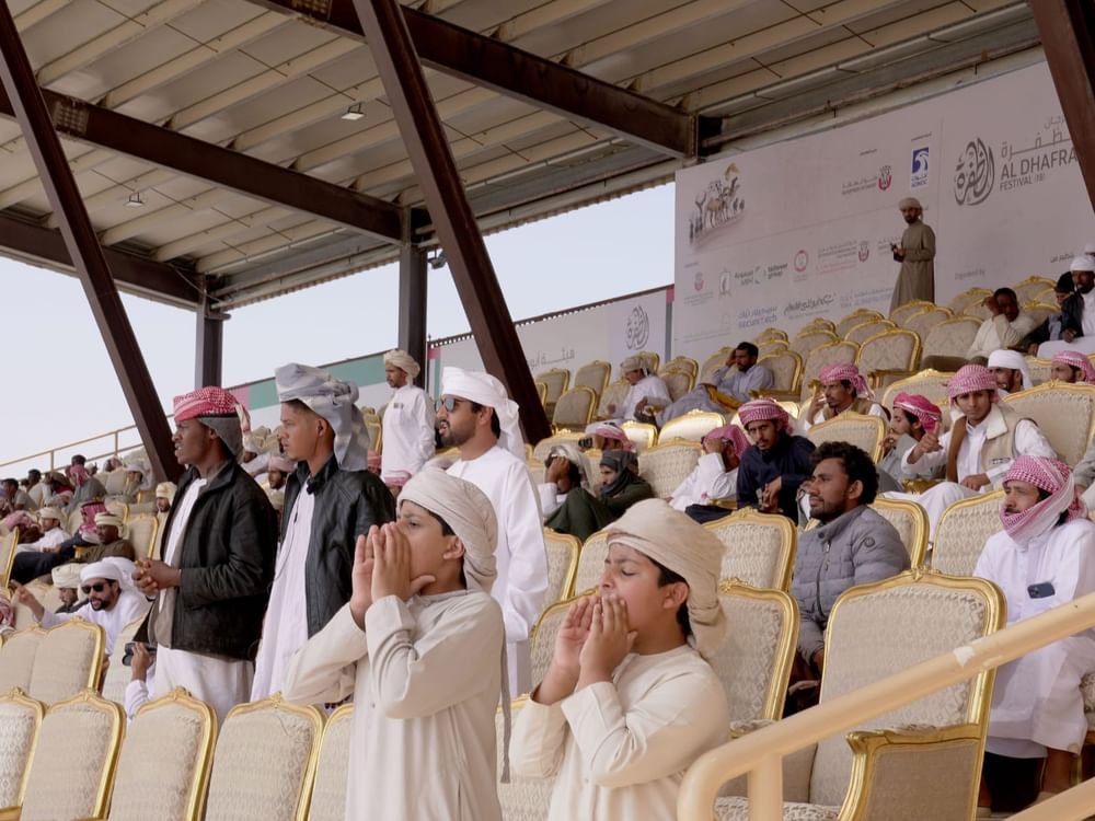 "الصيحة" .. تواصل فريد بين الإبل وملاكها في مهرجان الظفرة 1 "الصيحة" .. تواصل فريد بين الإبل وملاكها في مهرجان الظفرة