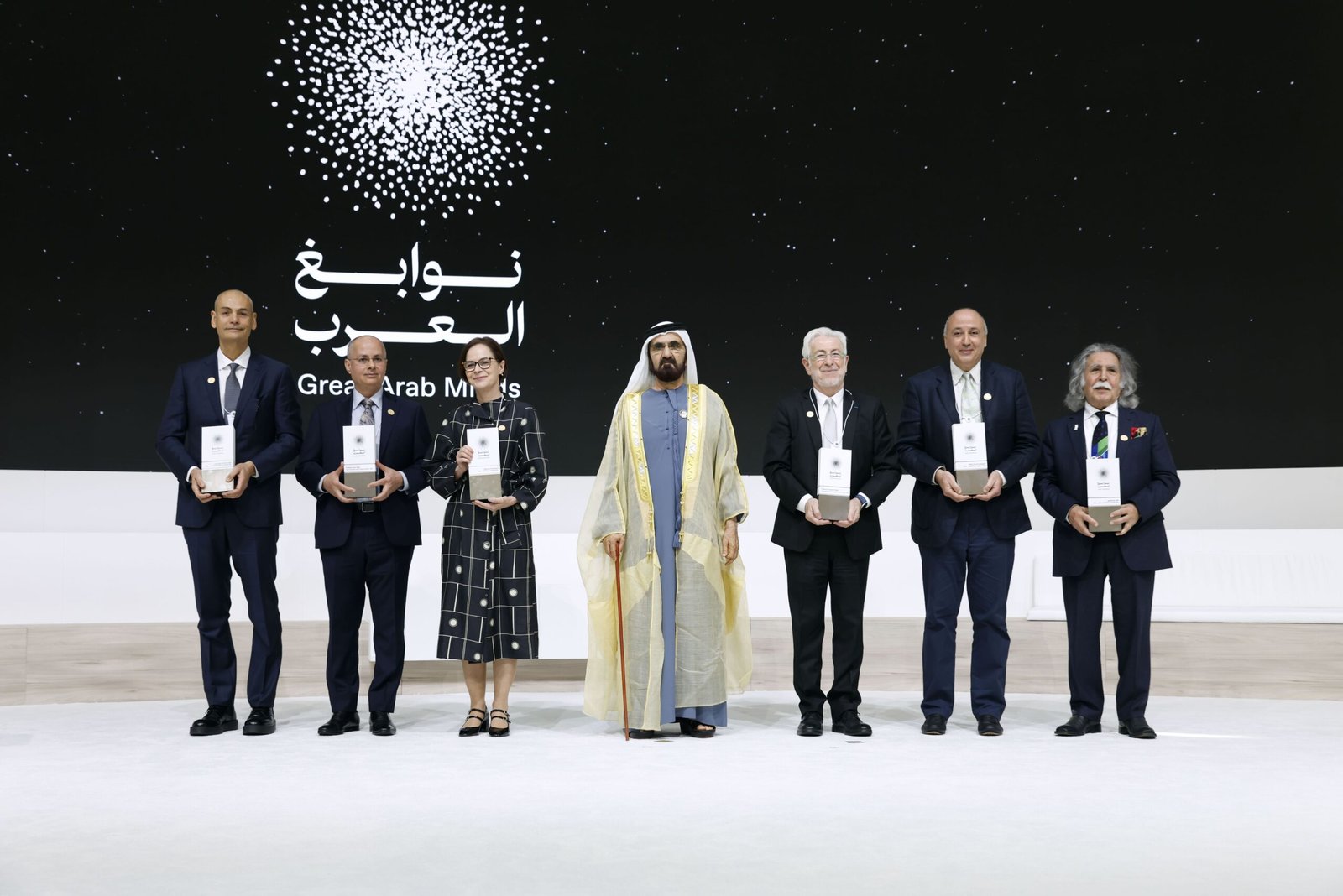 محمد بن راشد يكرم الفائزين بجائزة "نوابغ العرب 2024" 1 محمد بن راشد يكرم الفائزين بجائزة "نوابغ العرب 2024"