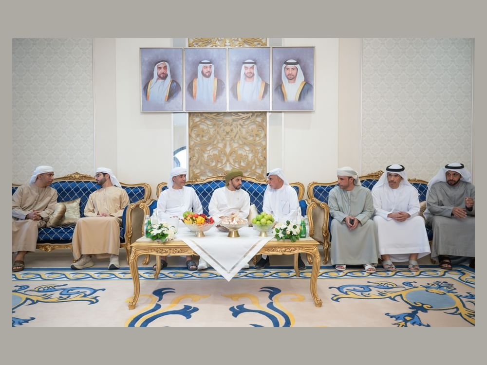 حمدان بن زايد يزور بخيت عشيّر المزروعي في منزله بمدينة زايد 1 حمدان بن زايد يزور بخيت عشيّر المزروعي في منزله بمدينة زايد