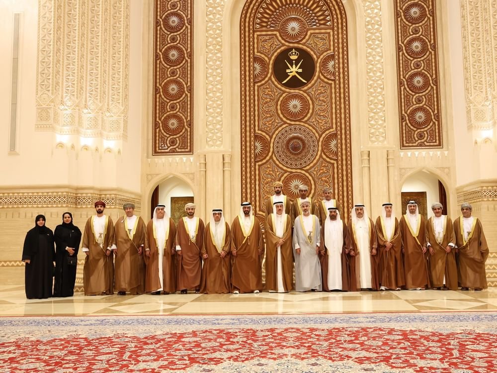 صقر غباش يعقد جلسة مباحثات مع رئيس مجلس الشورى العماني 1 صقر غباش يعقد جلسة مباحثات مع رئيس مجلس الشورى العماني